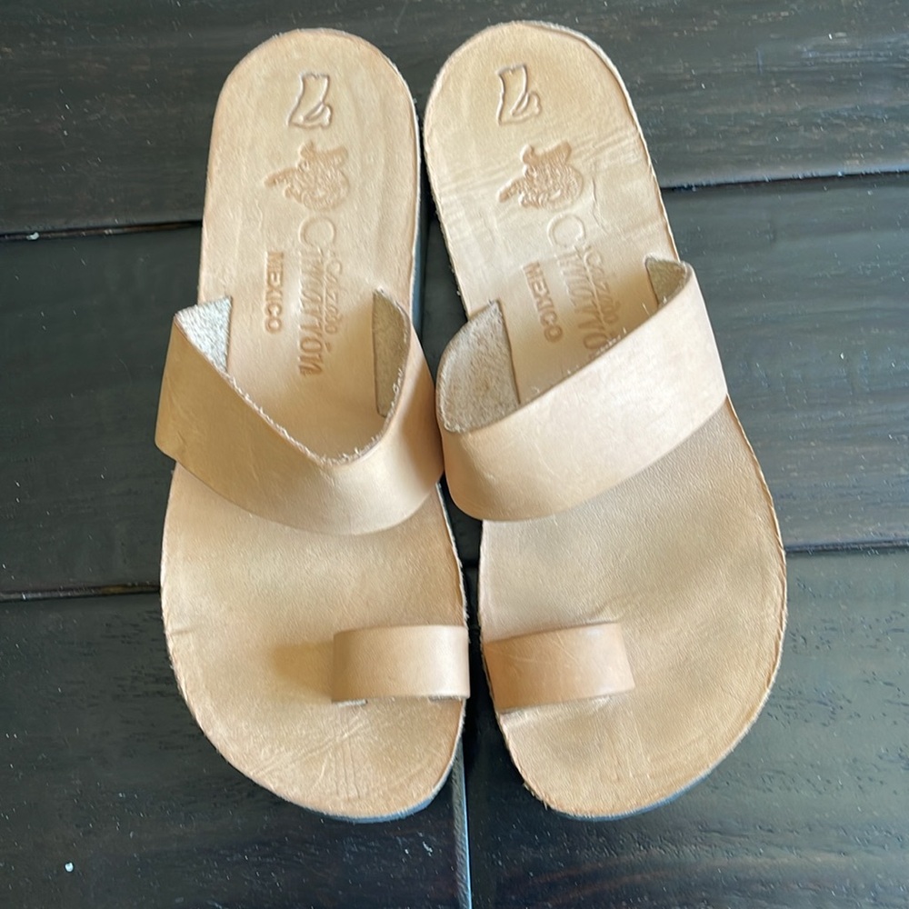 Comfort Leather Toe-Loop Sandals - Tan